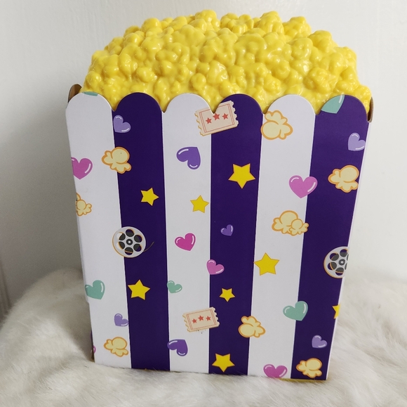 Polly Pocket Un-Box-It Playset Popcorn Bucket Movie Theater with Accessories - Picture 2 of 12